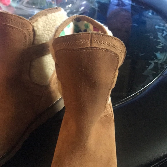 Cute Lil Uggs - Picture 5 of 6